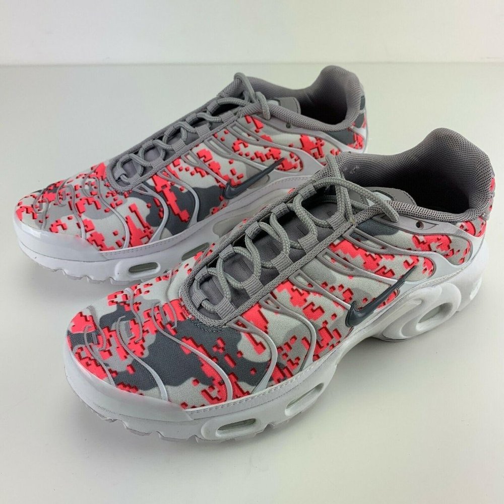 Nike Air Max Plus TN Womens Running Shoes - Picture 2 of 8